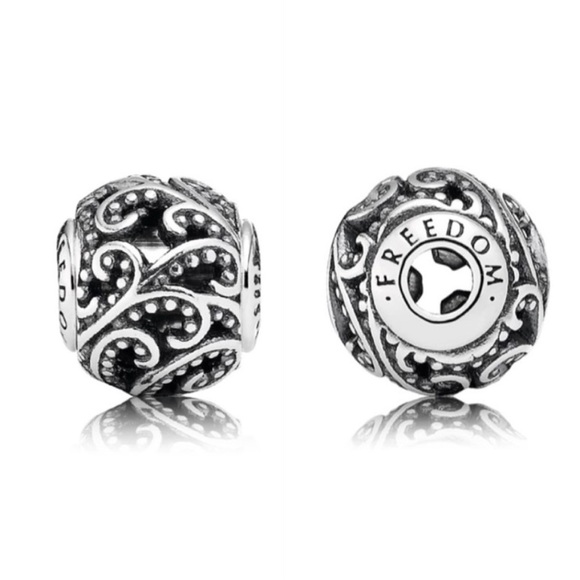 Retired Pandora Essence bracelet & 5 charms - Picture 11 of 13